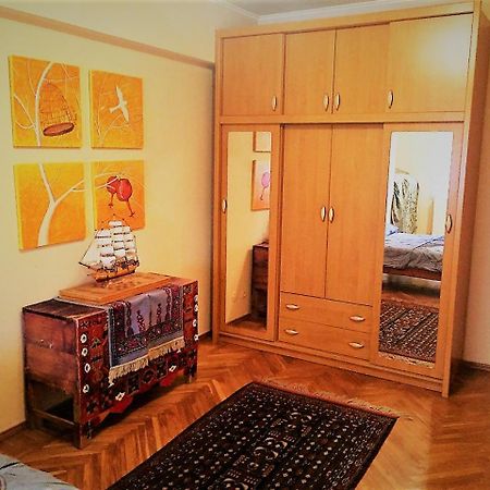Chung cư 100 m² 3 phòng ngủ, 1 phòng tắm riêng ở Quận Shaykhontohur Tashkent Ngoại thất bức ảnh